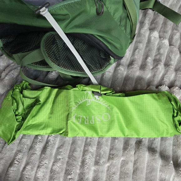 OSPREY Manta 24 Forest Green Men's Backpack - Picture 7 of 12